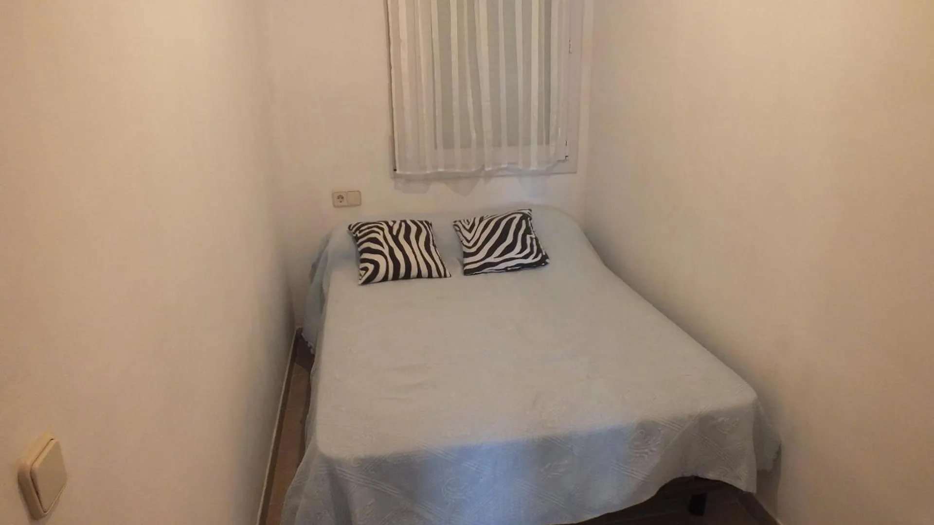 Apartamento Para 6 Personas Con Piscina, A 700M De La Playa - Es-204-14 Roses 0*,  Spain